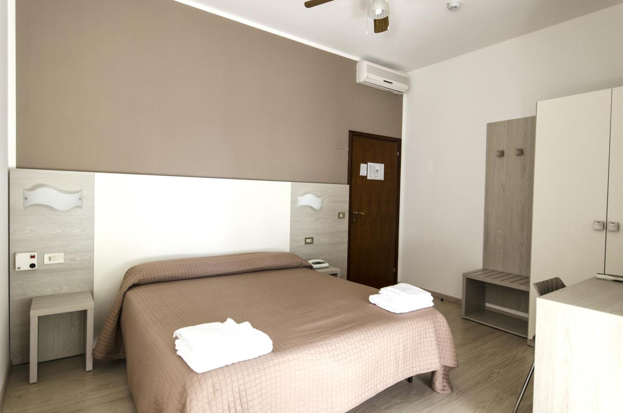 Hotel Villa Alberta B&B Cesenatico Phòng bức ảnh